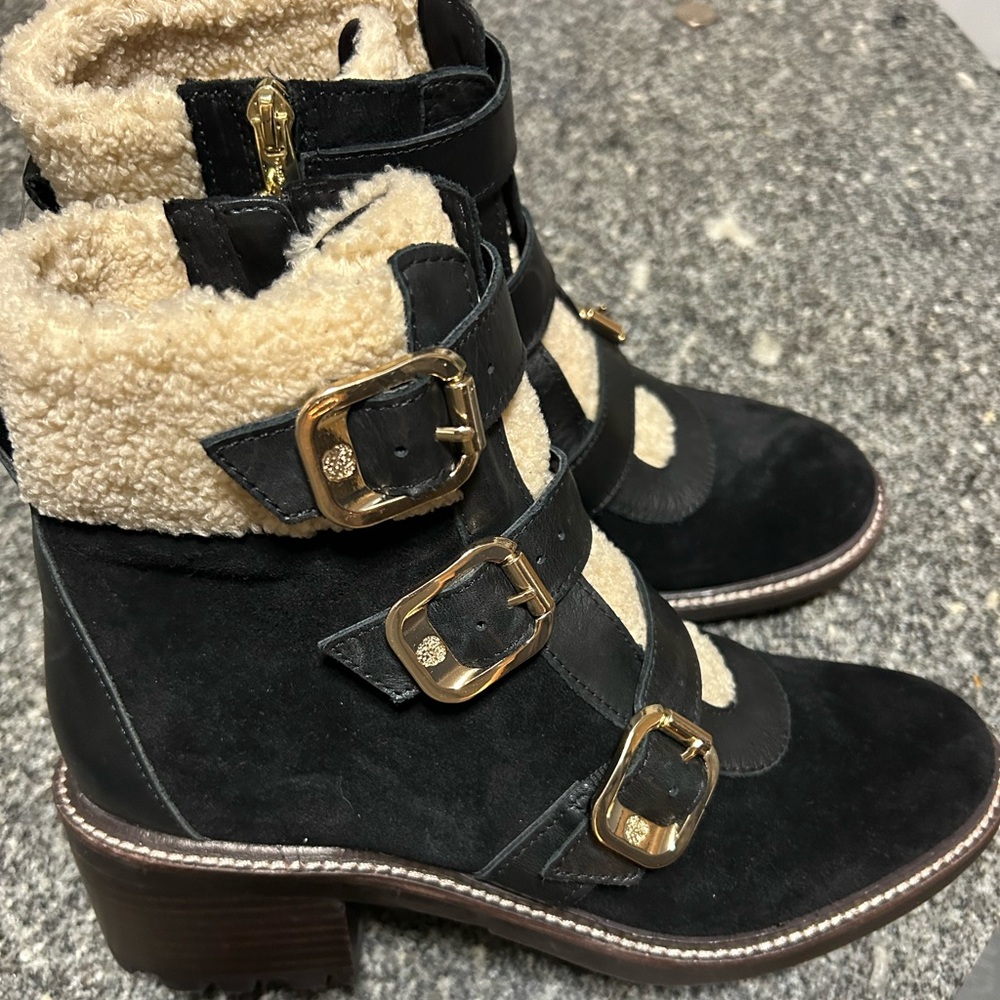 New  with out tags or box Vince Camuto boots size 9